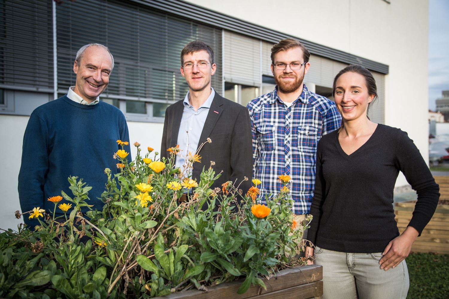 Studiengangsleiter Johannes Haas, Lehrender Simon Berner, Studierender Simon Schantl und Absolventin Agnes Böhm sehen in Insekten eine Nahrungsquelle der Zukunft.