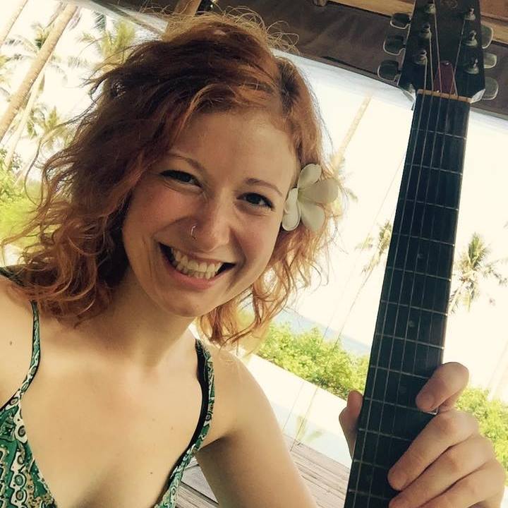 Ihre Gitarre hat Kerstin Kaufmann auch nach Thailand mitgenommen. 