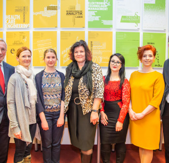Kooperation zwischen AMS und FH JOANNEUM: erste Absolventinnen des Projekts „FIT – Frauen in Handwerk und Technik“