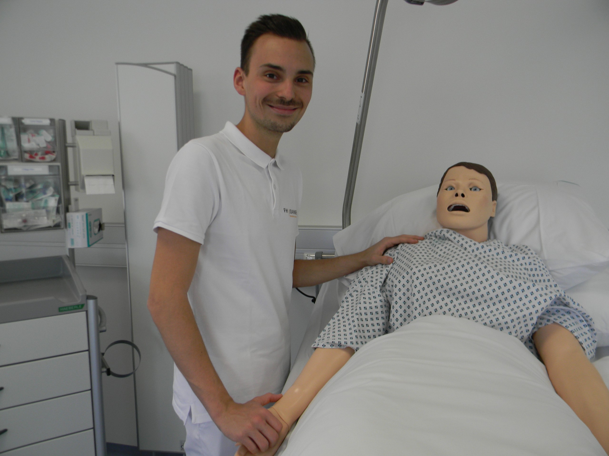 Dem Studiengang „Gesundheits- und Krankenpflege“ stehen für die Ausbildung interaktive und elektrisch steuerbare Simulationspuppen zur Verfügung