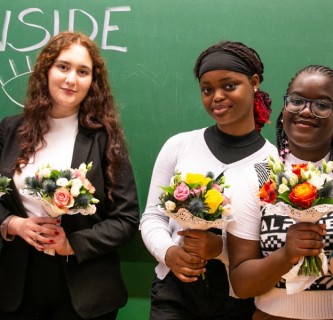 Körperwahrnehmung und Soziale Medien: Vier junge Frauen als Botschafterinnen von „Body Neutrality“ an der FH JOANNEUM ausgezeichnet